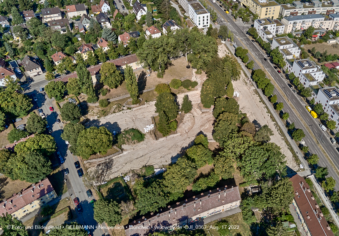 17.08.2022 - Luftbilder von der Baustelle Maikäfersiedlung in Berg am Laim